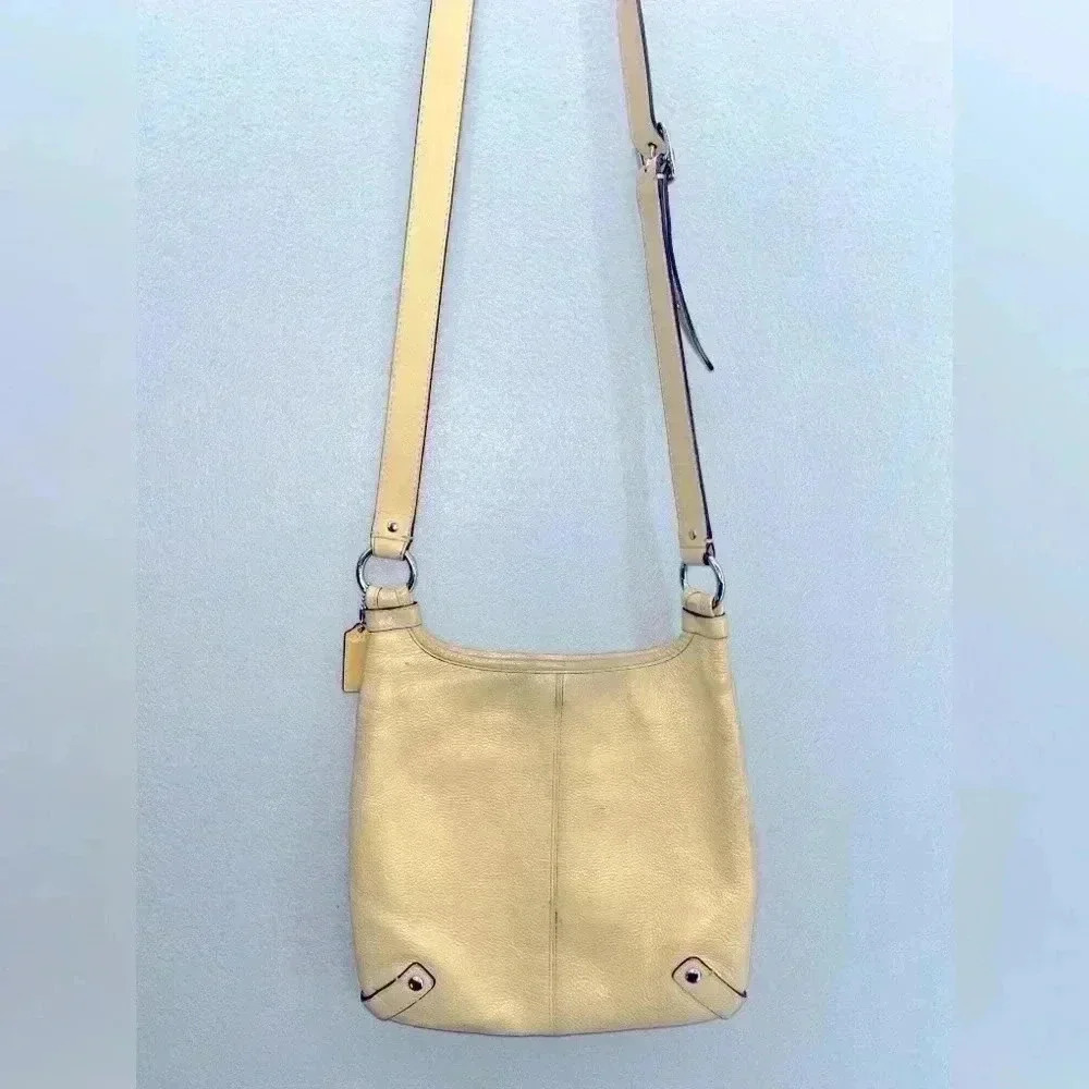 Coach Penelope Crossbody pebbled leather Bag Purse Hippie  snap close Adj strap - Picture 5 of 13